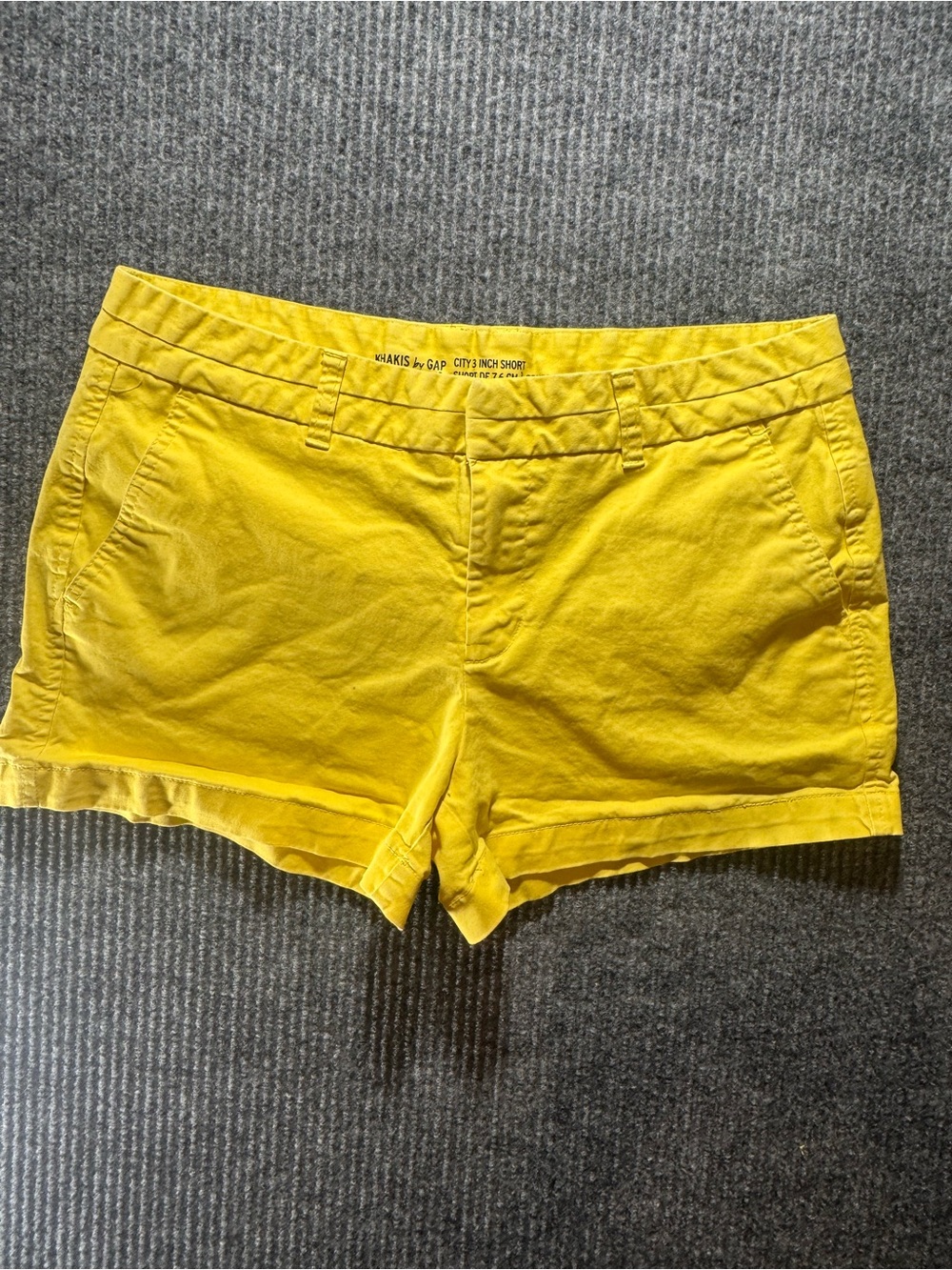 GAP Yellow city 3 inch khaki Chino Shorts women's 8